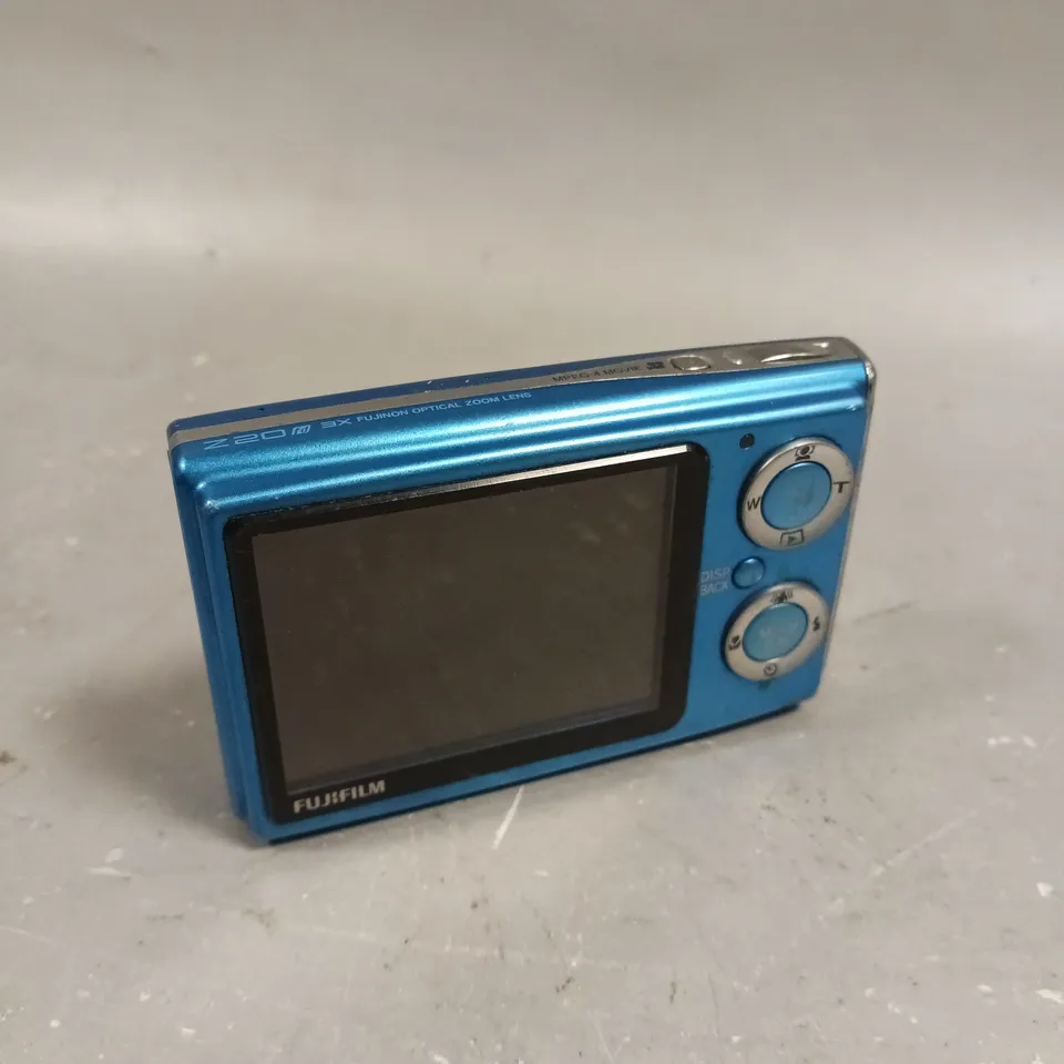FUJIFILM FINEPIX Z20 DIGITAL CAMERA  