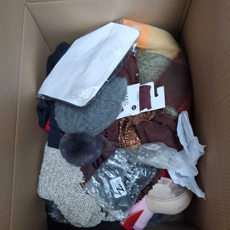 BOX OF APPROXIMATELY 15 ASSORTED CLOTHING ITEMS TO INCLUDE BEANIE, CAP, SCARF, BUTTON UP TOP ETC