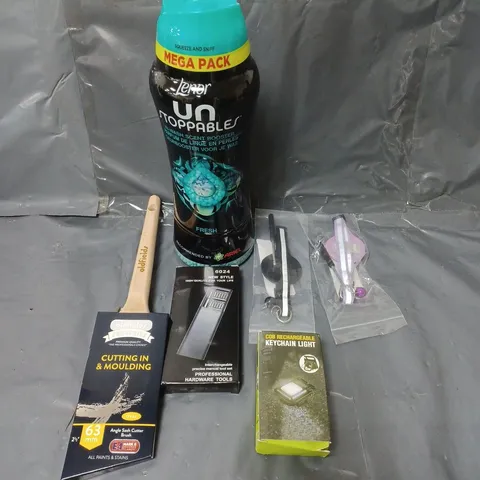 BOX OF APPROXIMATELY 20 ASSORTED HOUSEHOLD ITEMS TO INCLUDE LENOR SCENT BOOSTER, CAT COLLARS AND A MULTI TOOL