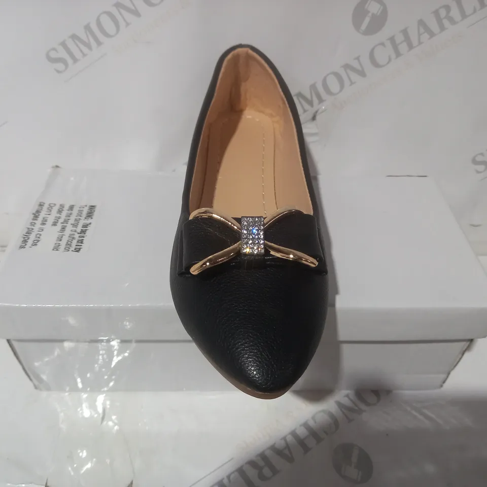 BOXED PAIR OF DESIGNER SLIP-ON SHOE IN BLACK W. GOLD/JEWEL EFFECT DETAIL EU SIZE 36