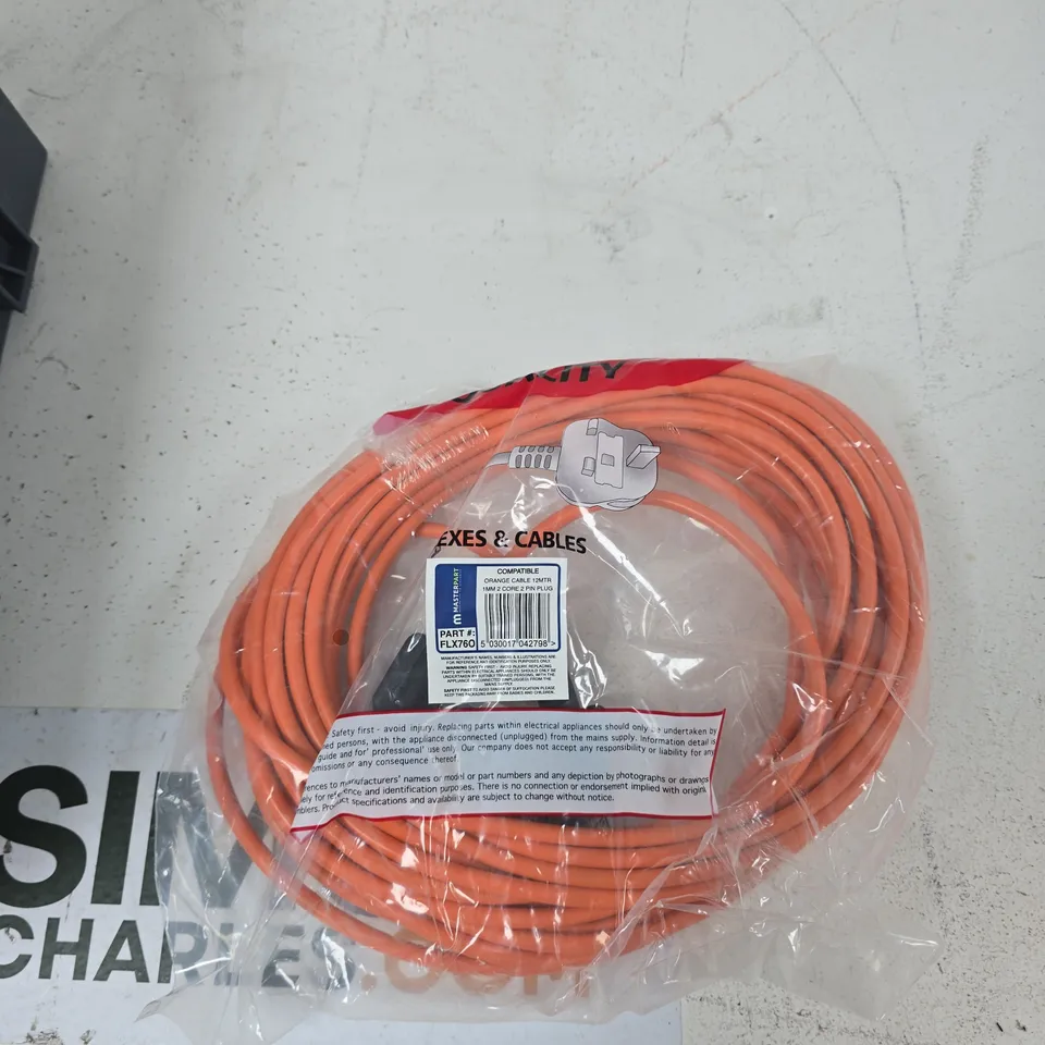 TOTE OF APPROXIMATELY 12 ASSORTED ITEMS TO INCLUDE: 12 M CABLE 2 CORE 2 PIN PLUG
