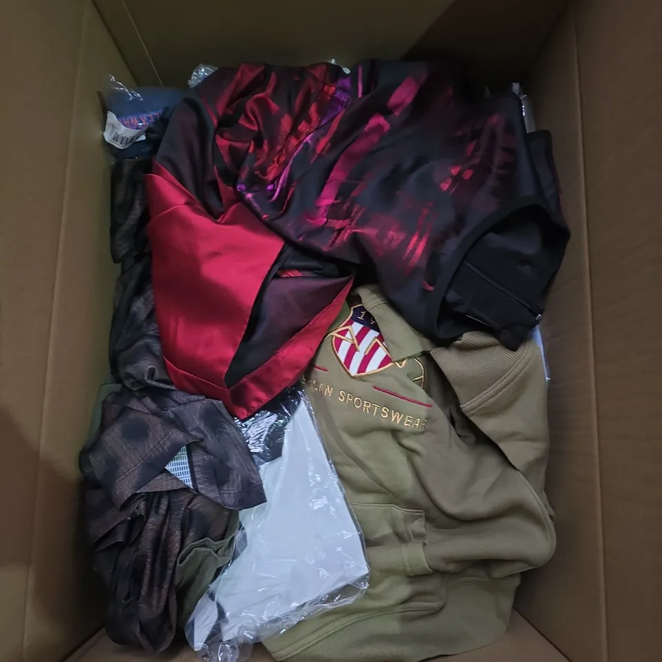 BOX CONTAINING A MIX OF APPROXIMATELY 25 ASSORTED CLOTHING ITEMS