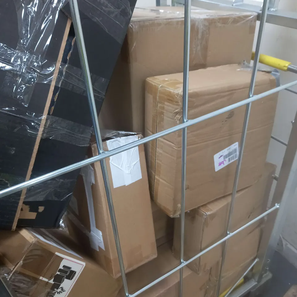 CAGE OF APPROX 13 ASSORTED ITEMS TO INCLUDE - HOSE EXTENDER , GLASS DISH WITH LID , BLACK HYDRO HOSE ETC
