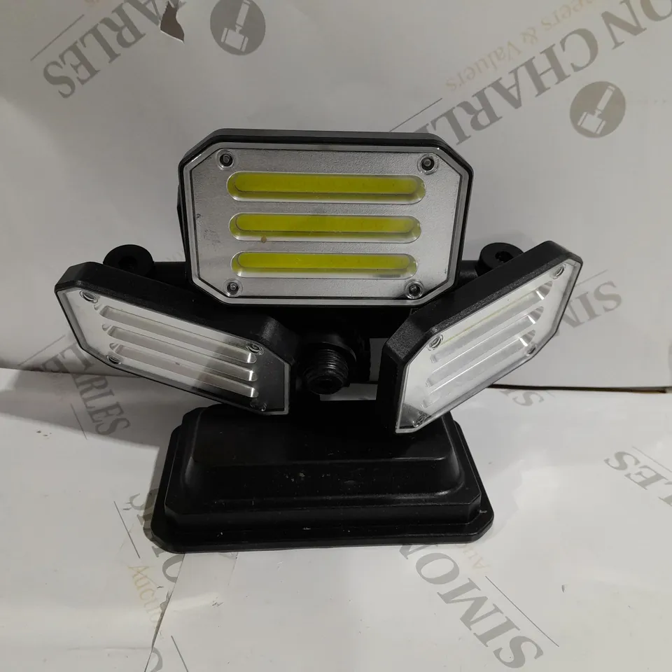 BELL & HOWELL 300 LUMENS BIONIC FLOODLIGHT