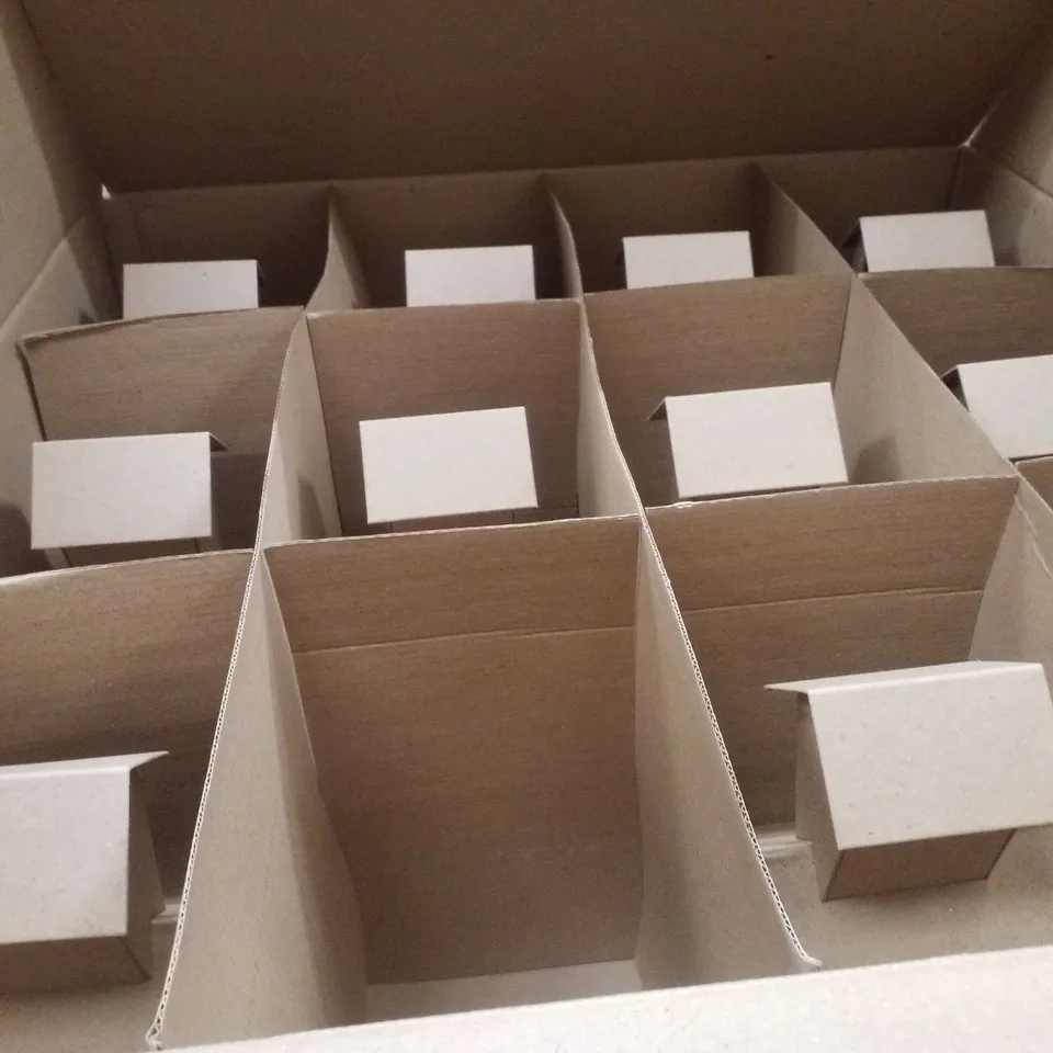 PALLET CONTAINING LARGE QUANTITY OF MACHE HAUNTED HOUSE DECORATIONS