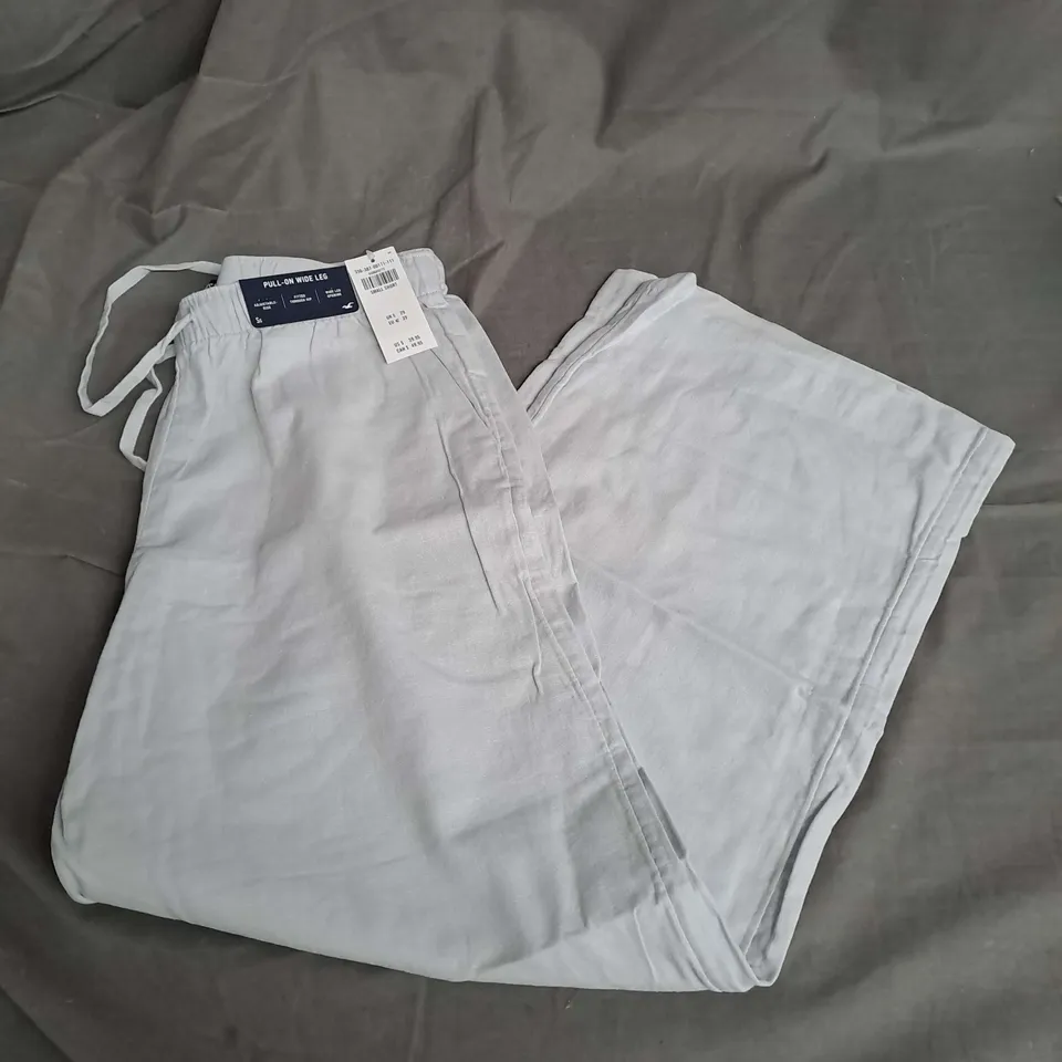 HOLLISTER PULL ON WIDE LEG IN DUSKY LIGHT BLUE SIZE S SHORT