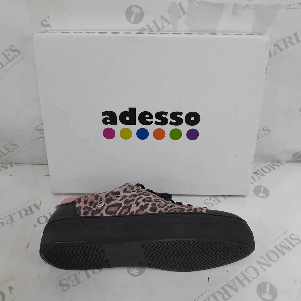 BOXED PAIR OF ADESSO PINK ANIMLA PRINT TRAINERS SIZE 6