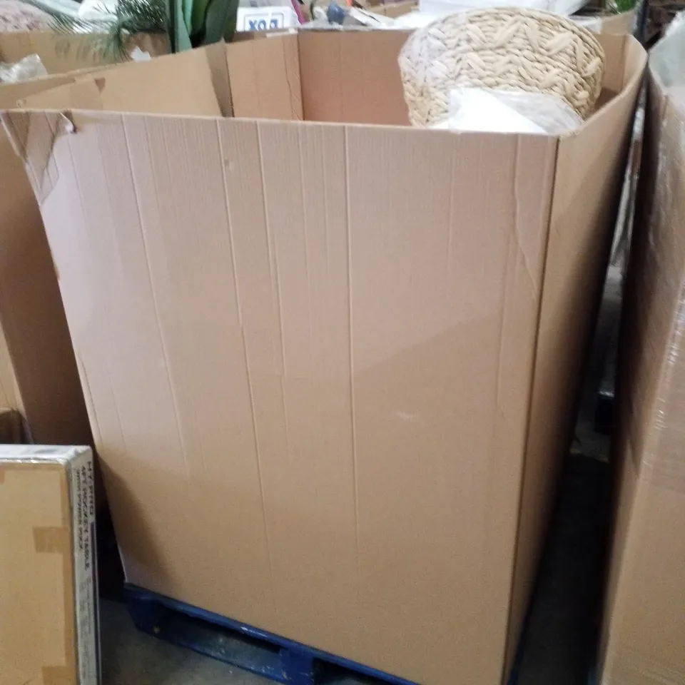 PALLET CONTAINING APPROXIMATELY 29 PRODUCTS INCLUDING PEDAL BIN, STORAGE TUBS, DUVETS SETS & SCOVILLE COOKWARE SET