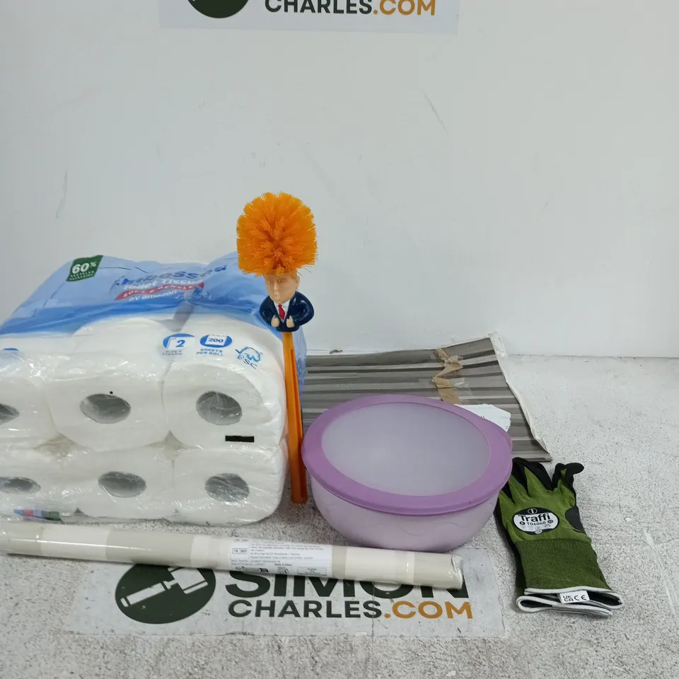BOX OF APPROXIMATELY 25 ASSORTED ITEMS INCLUDING TRFFI GLOVES, A DOANLD TRUMP TOILET BRUSH AND EMBOSSED TOILET TISSUE BY AMAZON