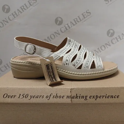 CUSHION WALK KAZ PLATFORM OPEN TOE SANDAL IN WHITE - SIZE 6