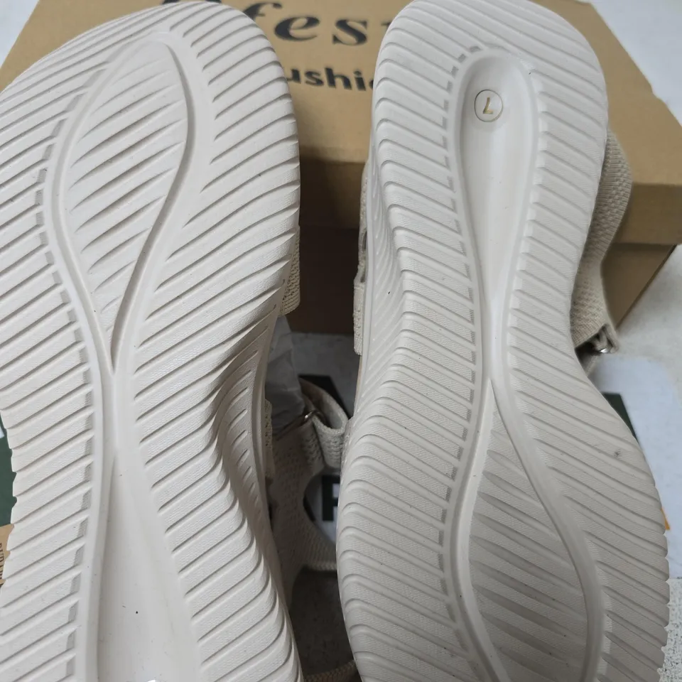 BOXED LIFESTYLE CUSHION WALK STEPH SANDALS, BEIGE - SIZE 7