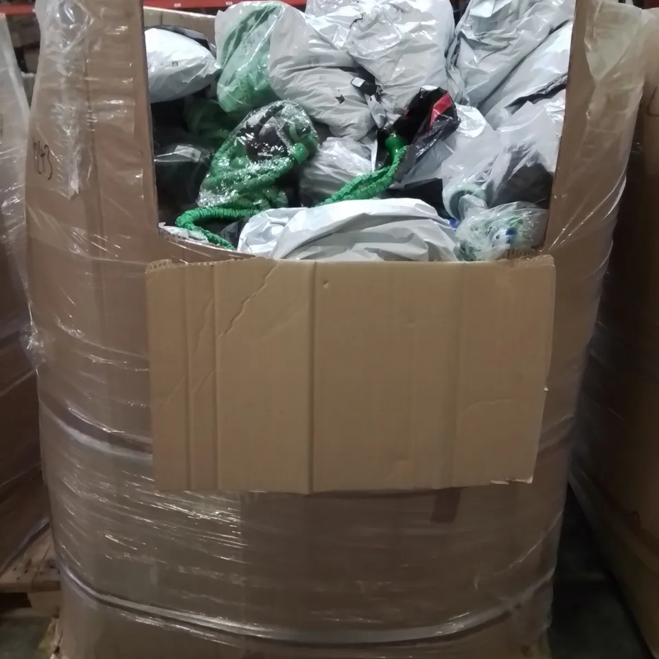 PALLET OF ASSORTED GARDEN HOSES AND FITTINGS 