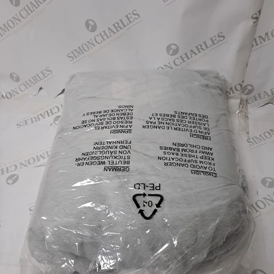 BOXED COZEE HOME VELVETSOFT HEATED THROW IN LIGHT GREY