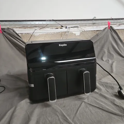 KEPLIN TWIN-BASKET AIR FRYER – BLACK - SCTRATCH ON LEFT SIDE BASKET 