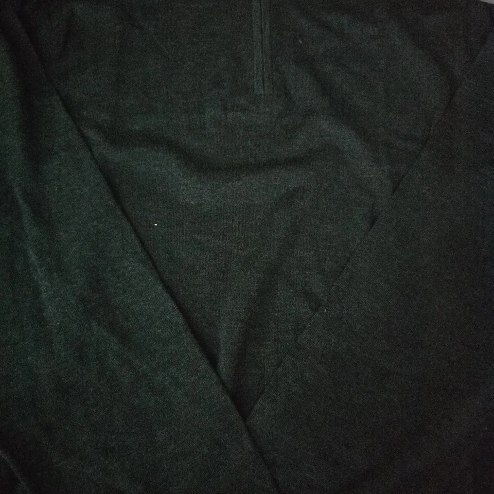 CHARLES TYRWHITT LONG SLEEVE 1/4 ZIP TOP IN CHARCOAL SIZE 2XL