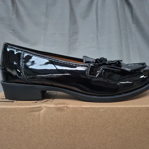 BOXED WHERES THAT FROM BLACK PATENT SLIP ON PLATFORM SHOES , SIZE UK 6