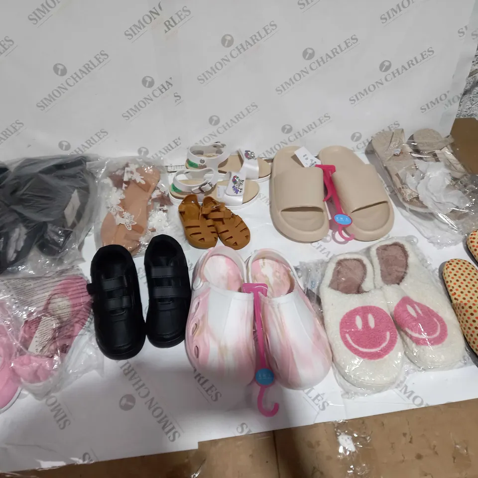 APPROXIMATELY 20 PAIRS OF SHOES TO INCLUDE LELLI KELLI WHITE SANDAL, SMILEY SLIPPERS, AND DESSERT SLIDERS ETC.