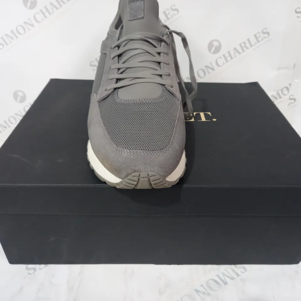 BOXED PAIR OF MALLET ARCHWAY 2.0 SHOES IN GREY UK SIZE 11