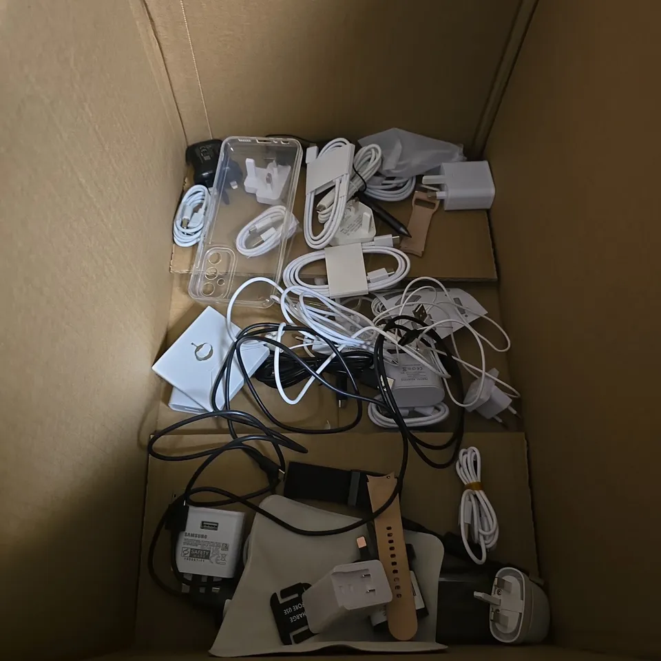 BOX OF APPROXIMATELY 20 USB PLUGS AND CHARGER LEADS 