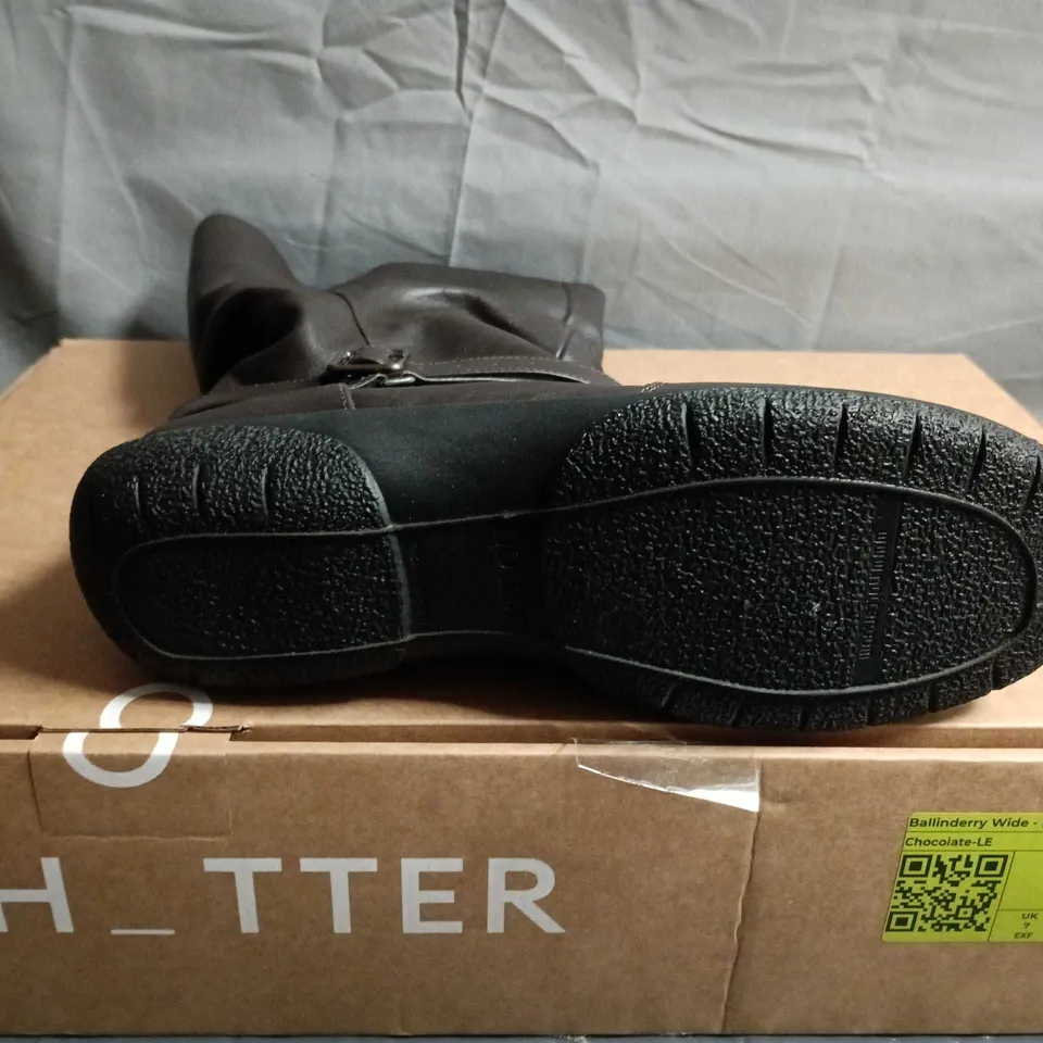 BOXED PAIR OF HOTTER WOMEN'S BLACK LEATHER KNEE-HIGH BOOTS - UK SIZE 7