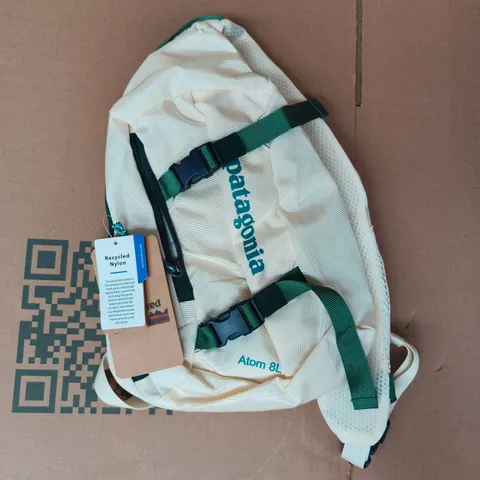 PATAGONIA ATOM 8L SLING BAG IN CREAM/GREEN