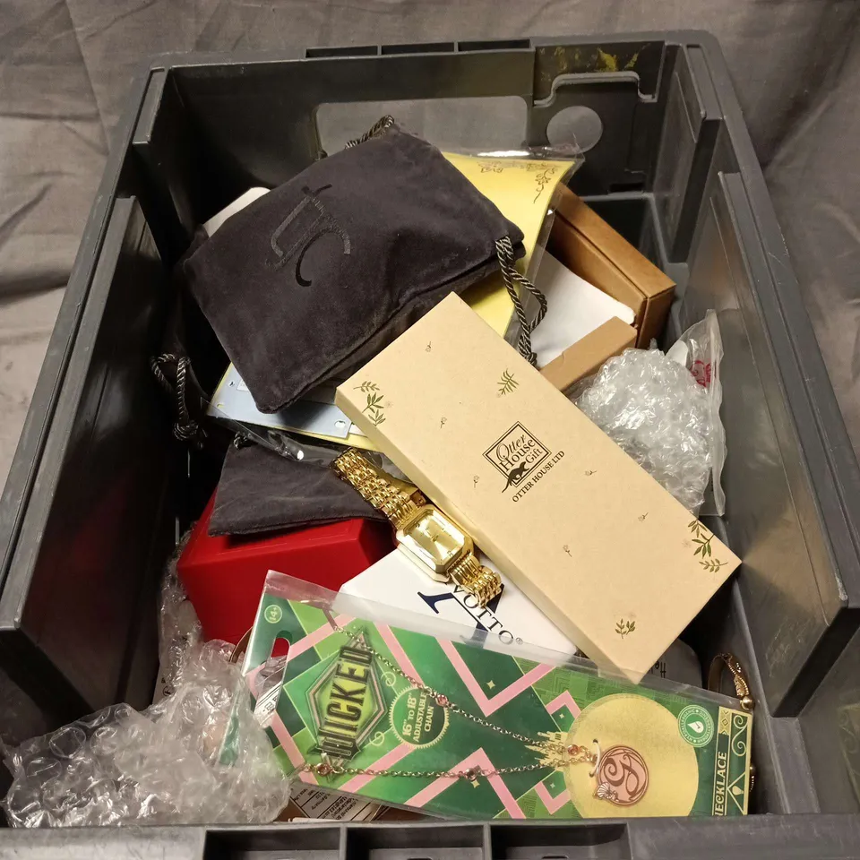 APPROXIMATELY 25 ASSORTED JEWELLERY AND WATCH ITEMS TO INCLUDE WICKED NECKLACE, JUSMI WATCH, BRACELETS, OTTER HOUSE WATCH ETC