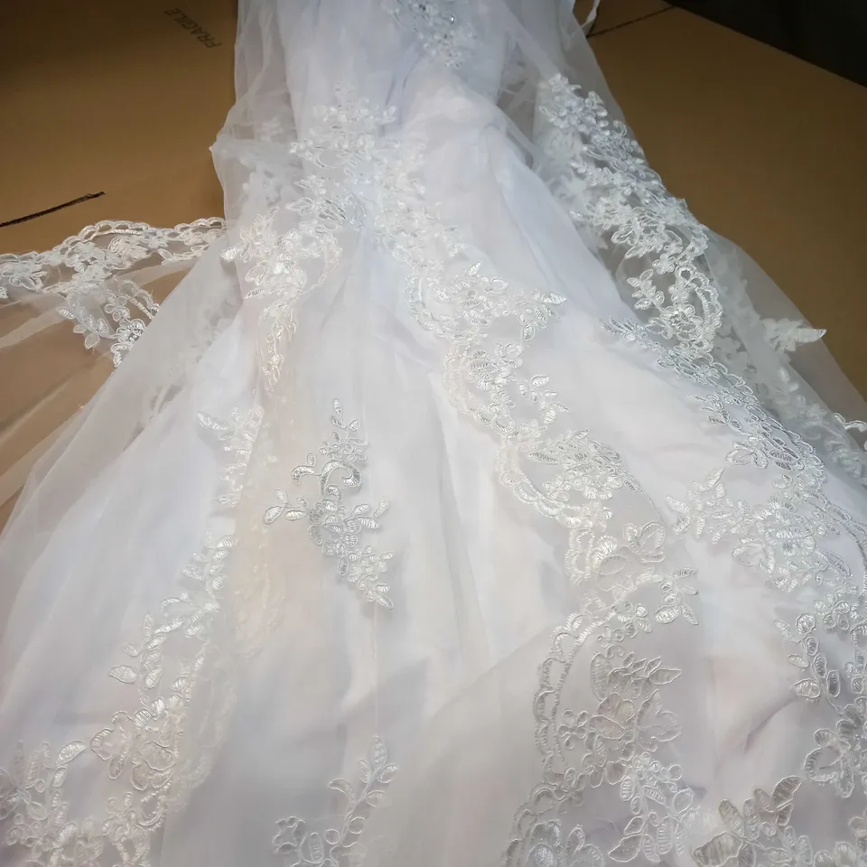 DESIGNER WHITE/LACE/GEM DETAILED WEDDING DRESS