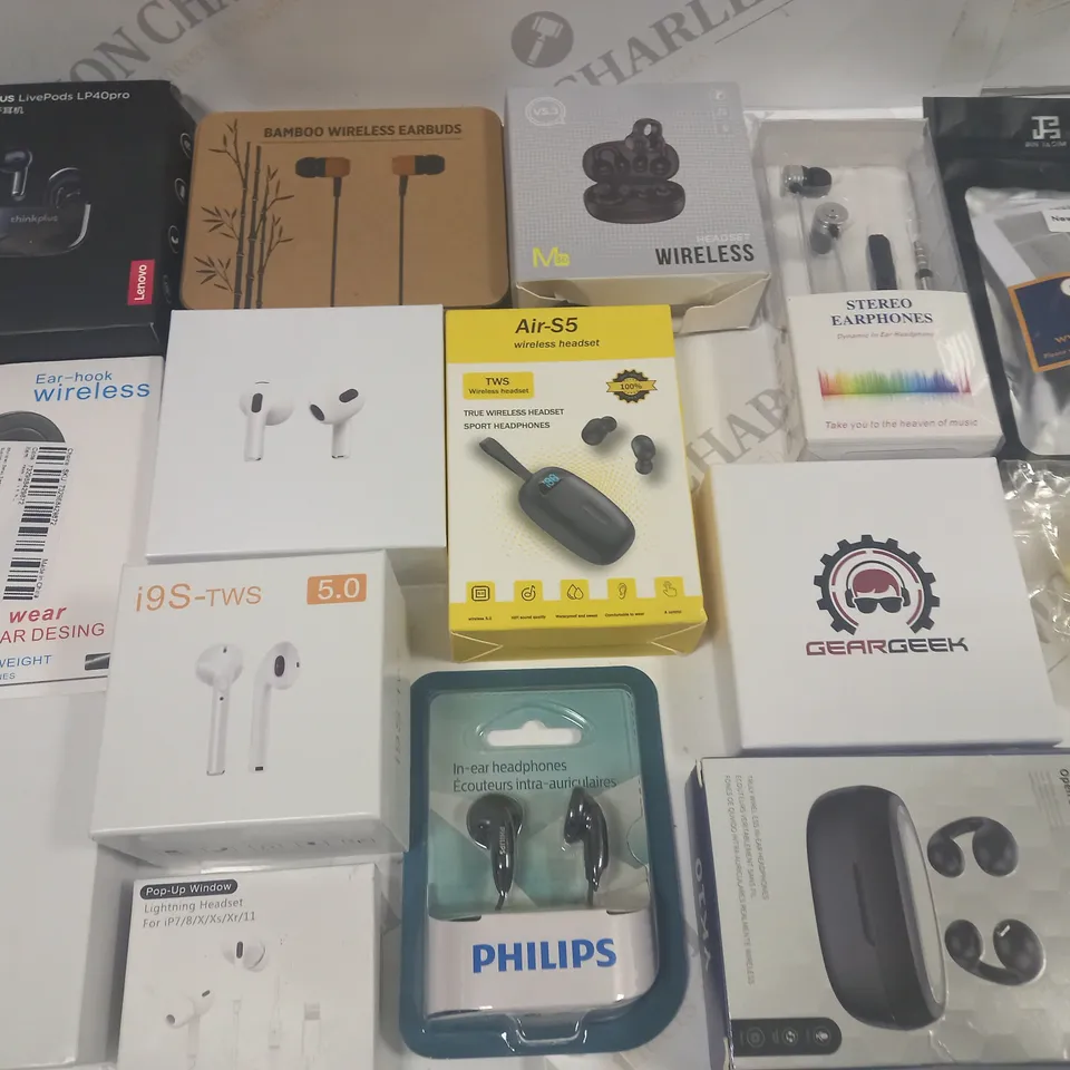 LOT OF ASSORTED EARPHONES AND ACCESSORIES