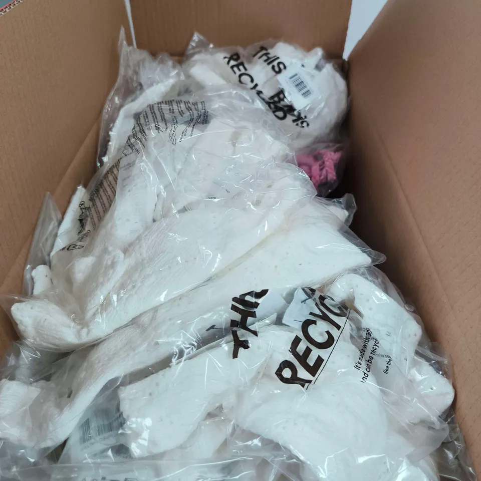 BOX OF APPROXIMATELY 20 ASSORTED CLOTHING ITEMS TO INCLUDE BOXY RUGBY POLO, HOLD ME LACE CAMI ETC