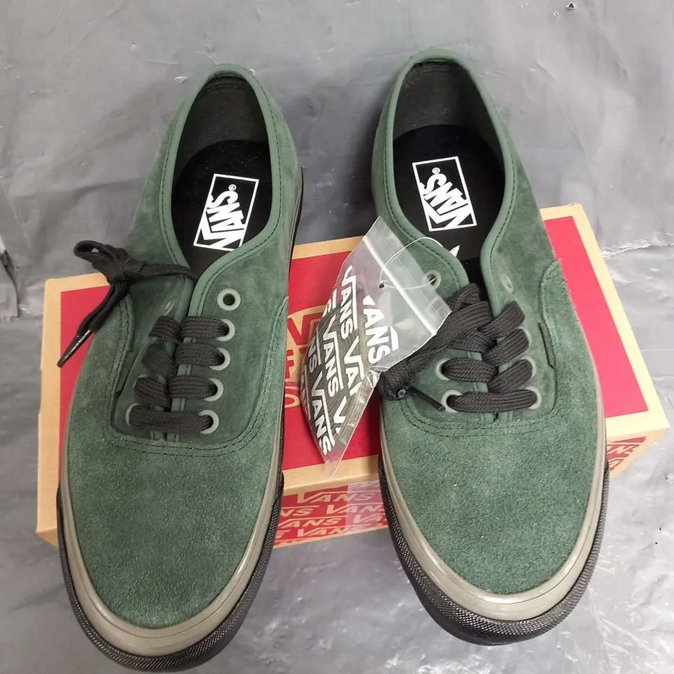 BOXED VANS 'OFF THE WALL' AUTHENTIC 44 DX FOREST GREEN SIZE 8