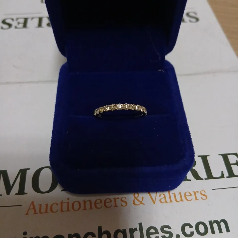 DIAMONIQUE PAVÉ RING IN WHITE GOLD 