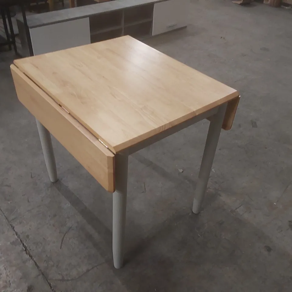 DEERFILED SOLID OAK DINING TABLE