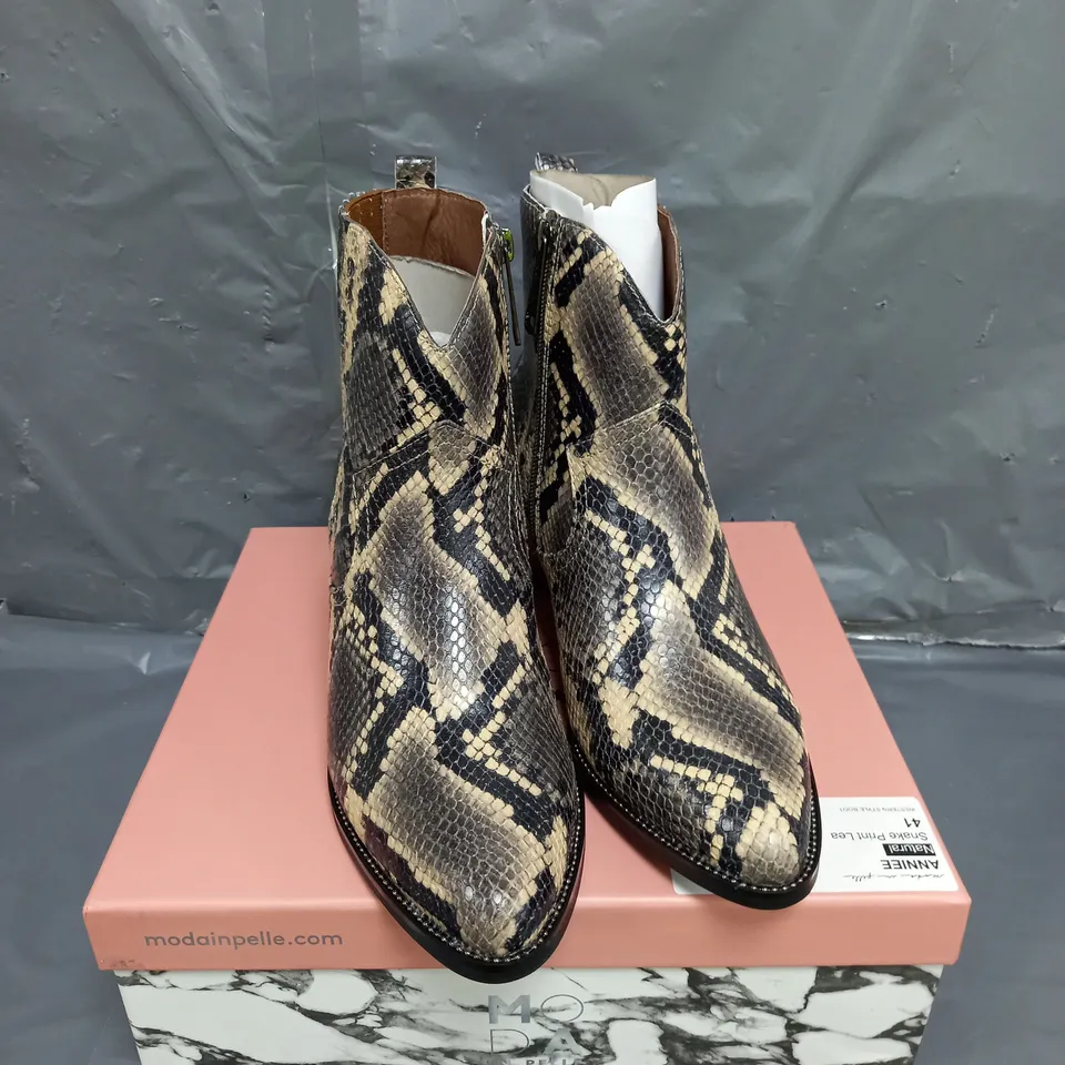 MODA IN PELLE ANNIEE SNAKE PRINT BOOTS SIZE 8