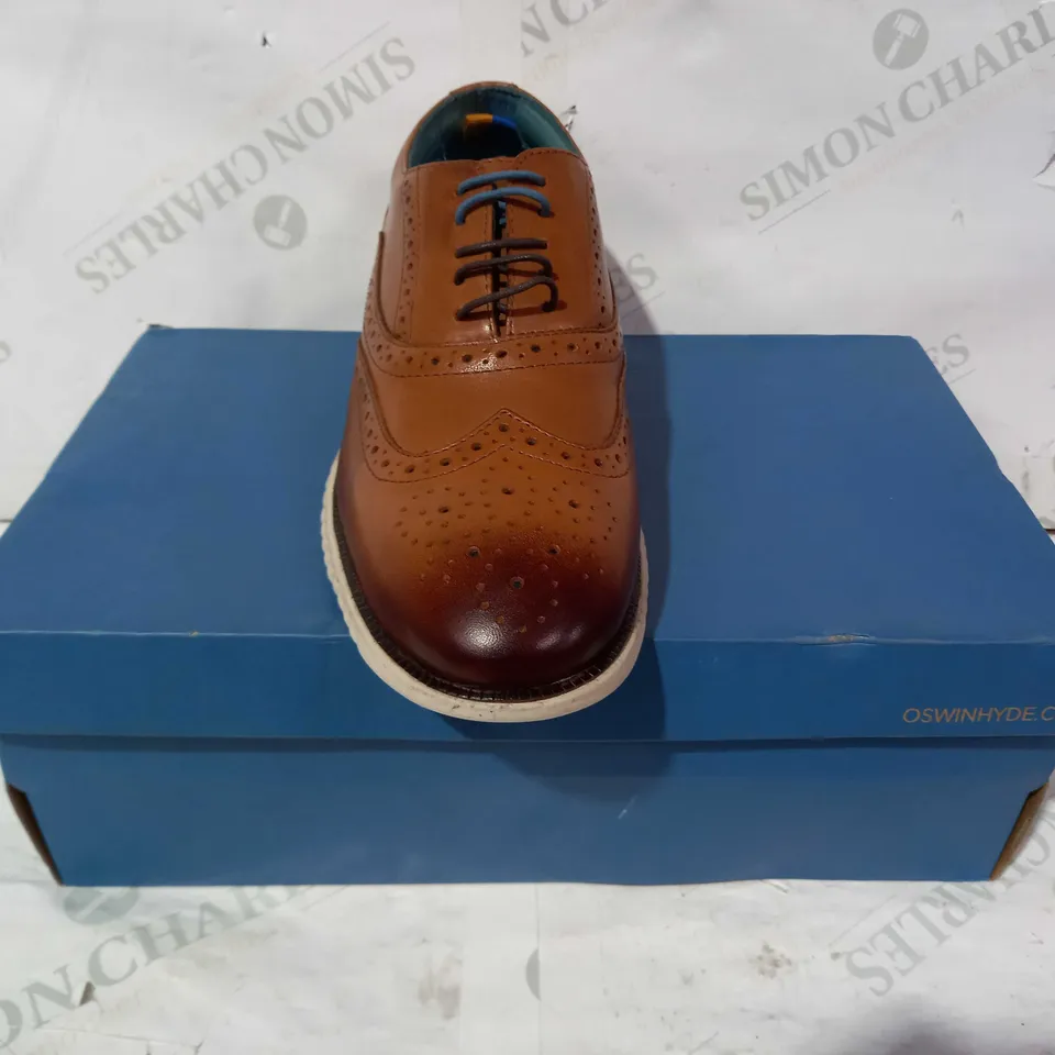 BOXED PAIR OF OSWIN HYDE LONDON SHOES IN BROWN UK SIZE 7