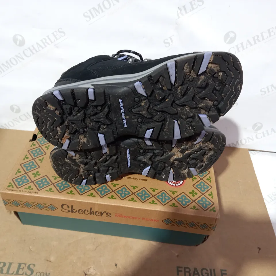 BOXED PAIR OF SKECHER - SIZE 6