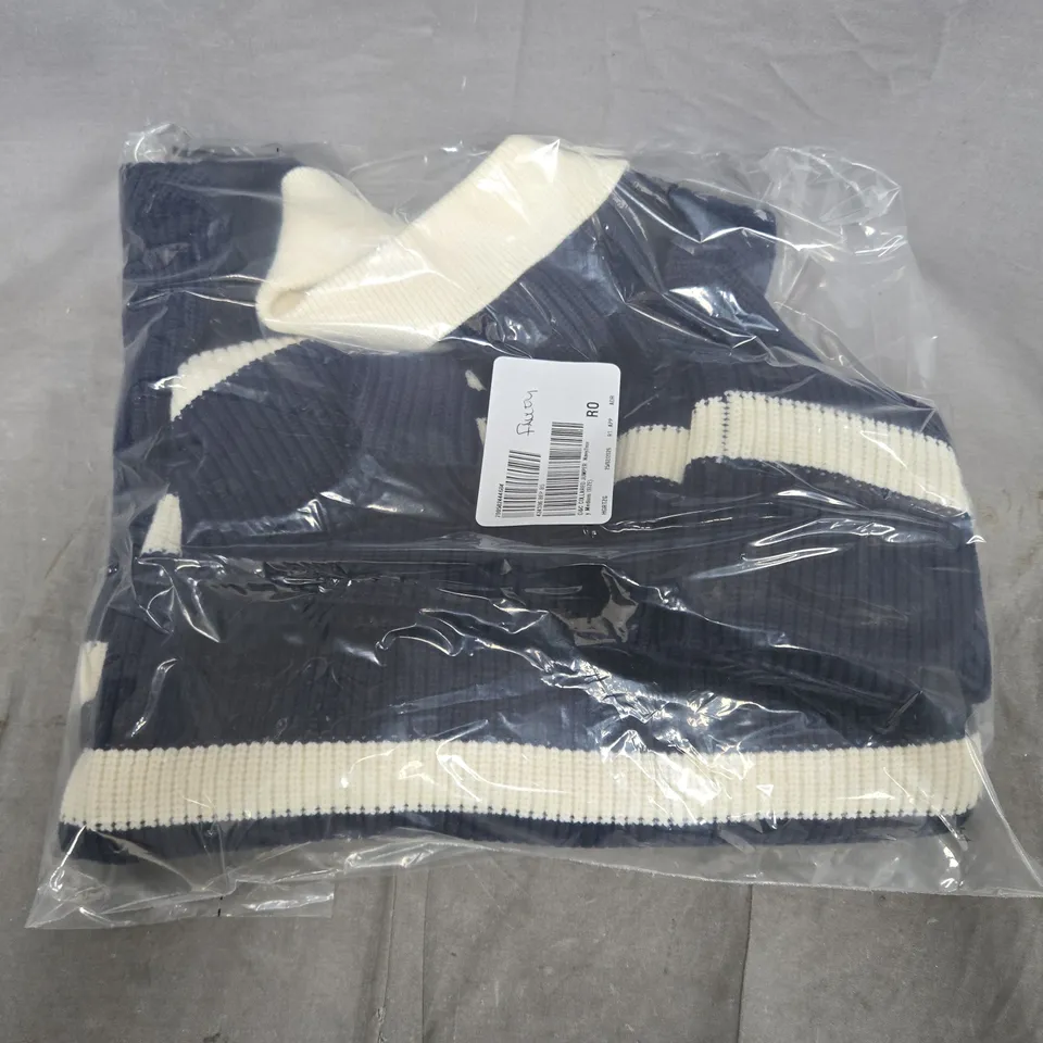 BAGGED DENIM & CO. COLLARED JUMPER IN NAVY/IVORY SIZE MEDIUM