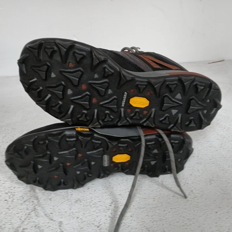 BOXED PAIR OF MERRELL ZION MID GTX BOOTS IN BLACK - UK 6.5