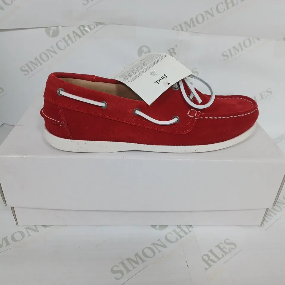 BOXED MENS BOAT SHOES IN RED SIZE 41