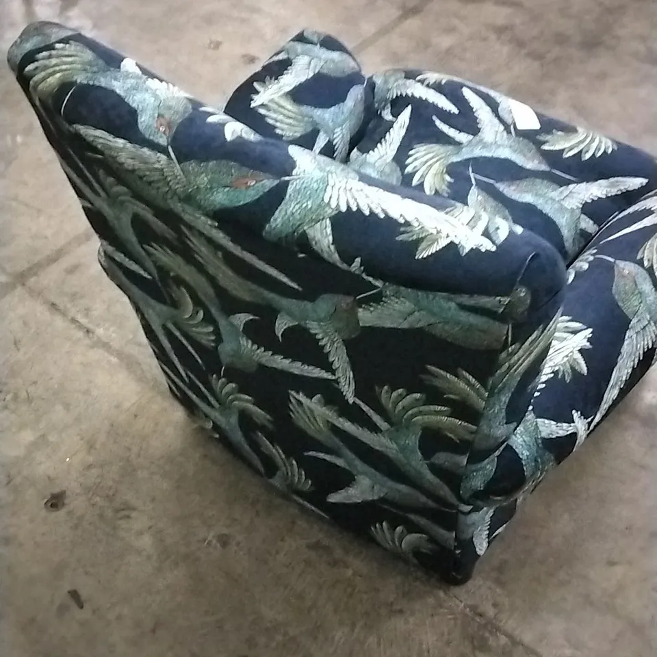 QUALITY DESIGNER LOUNGE CO ARMCHAIR IN BIRD PATTERNED PLUSH FABRIC 