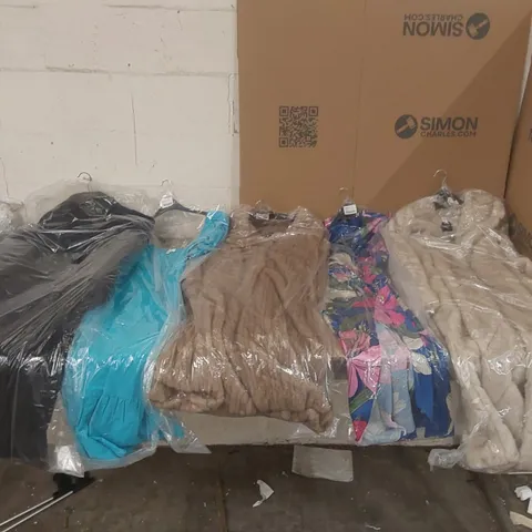 PALLET CONTAINING APPROXIMATELY 50x BRAND NEW ASSORTED DESIGNER CLOTHING ITEMS