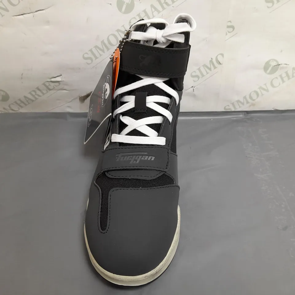 BOXED PAIR OF FURYGAN BASKET GET DOWN SHOES IN BLACK/WHITE EU SIZE 43