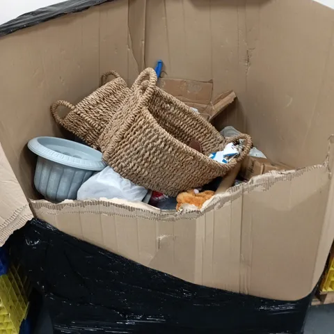 PALLET OF APPROXIMATELY 20 ASSORTED ITEMS TO INCLUDE STORAGE BASKETS, WRAPPING PAPER, BOOKS, ETC - COLLETCION ONLY