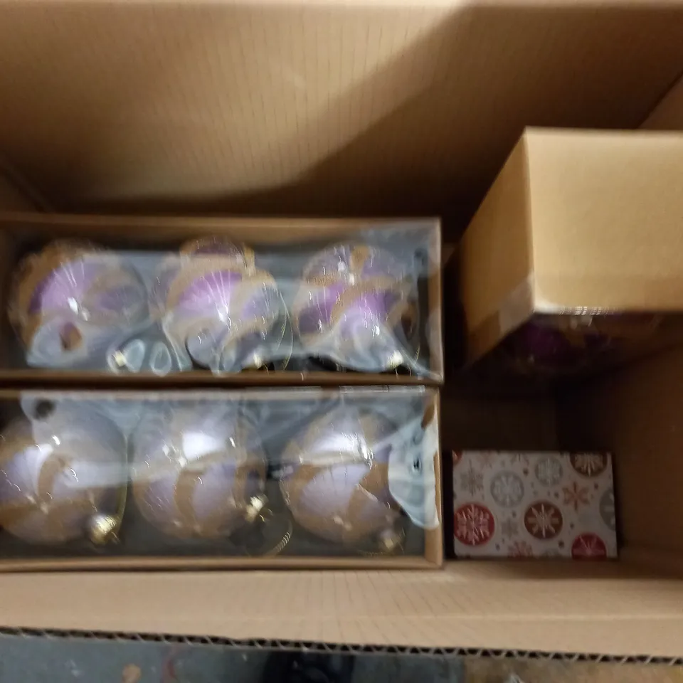 LOT OF 8 DECORATIVE 3 BAUBLE SETS 