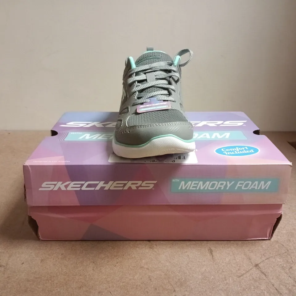 BOXED PAIR OF SKECHERS TRAINERS IN GREY/TURQUOISE SIZE UK 4