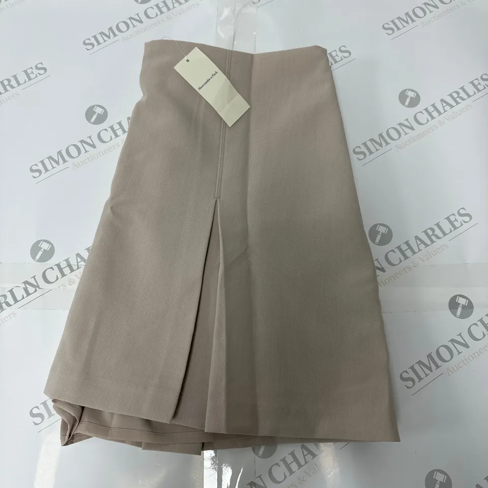 ABERCROMBIE & FITCH PLEATED SKIRT IN BEIGE SIZE L