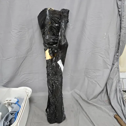 4X MISCELLANEOUS ITEMS INCLUDING TOOL HANDLES, PLASTIC TRAYS, GREY QUILT AND MOBILE TOILET