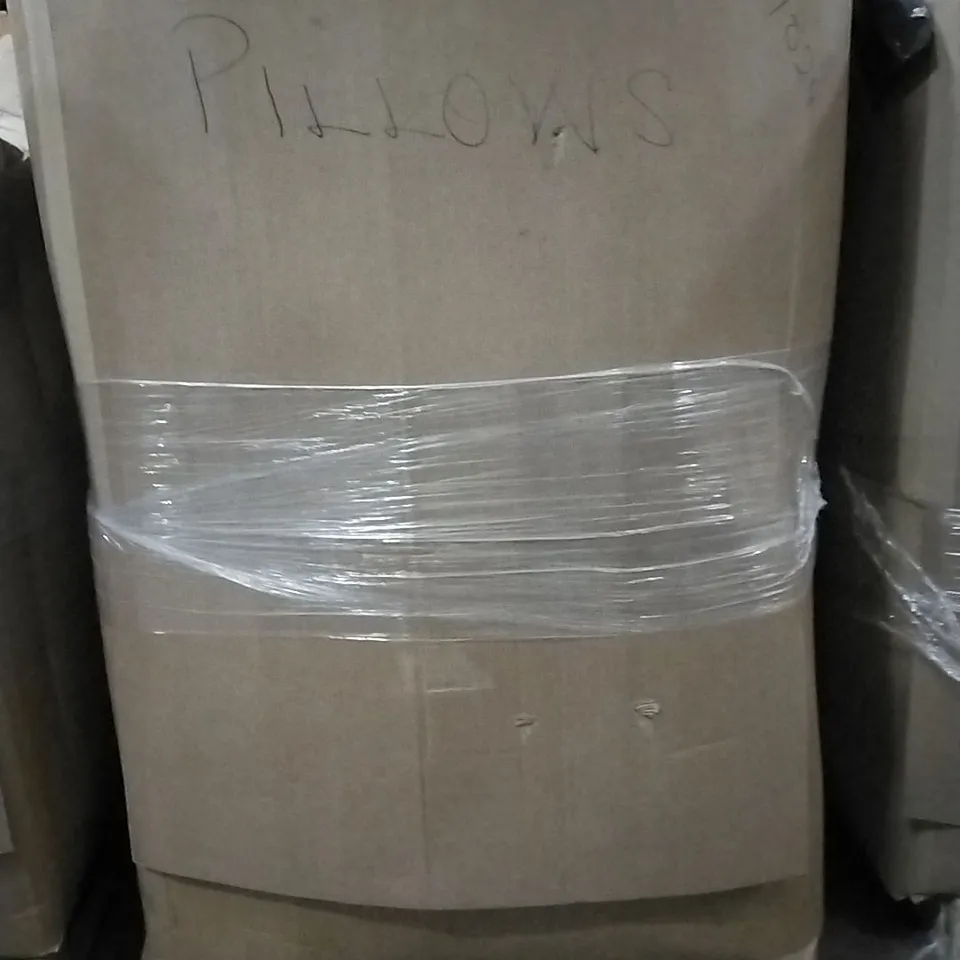 PALLET CONTAINING ASSORTED PILLOWS