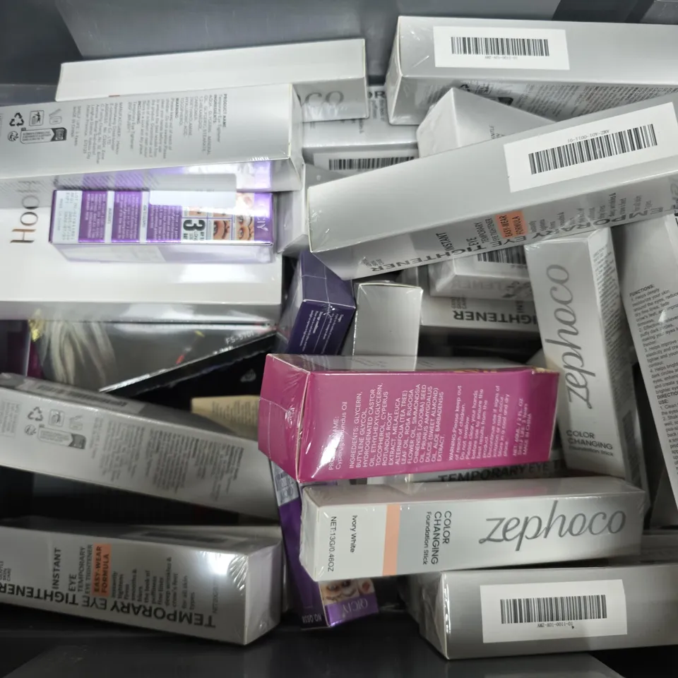 APPROXIMATELY 25 ASSORTED COSMETICS ITEMS TO INCLUDE TEMPORARY EYE TIGHTENER, BAD BITCH ENERGY WHATS THE SCOOP BODY SCRUB, HOEGOA ROSEMARY SHAMPOO, ETC
