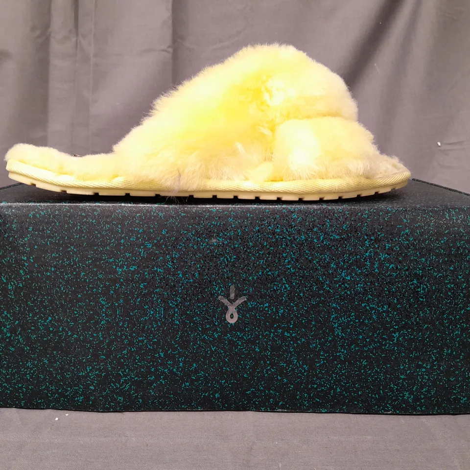 BOXED PAIR OF EMU AUSTRALIA MAYBERRY SLIPPERS IN LEMON SIZE 7