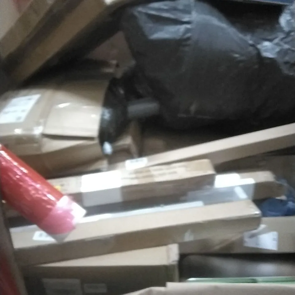 PALLET OF ASSORTED ITEMS INCLUDING - SHOWER SET, COMMODE CHAIR